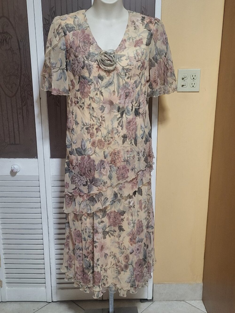Cattiva Tiered Floral Lined Midi Chiffon Dress